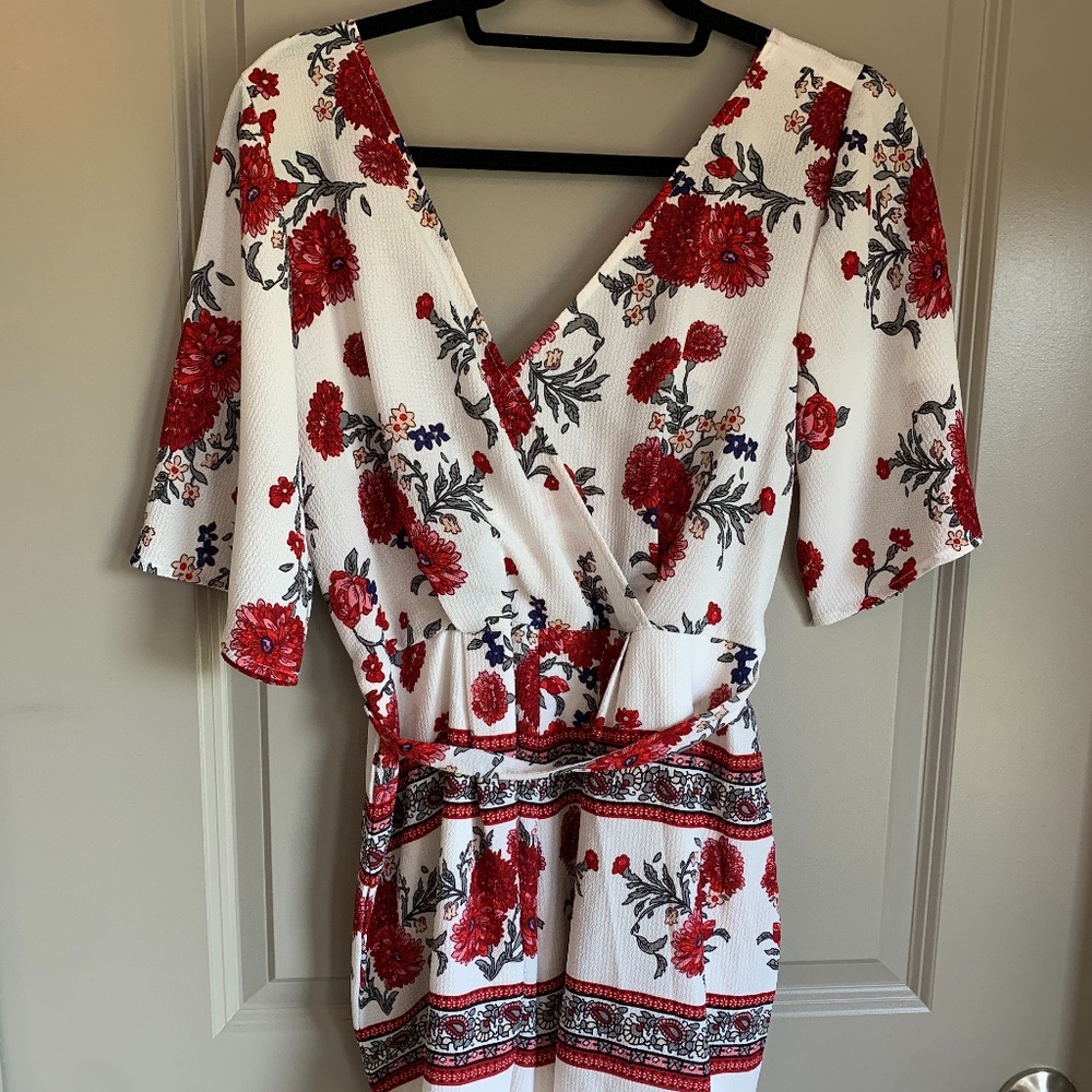 Row A Rose Print V Neck Romper Tie Waist Size xl